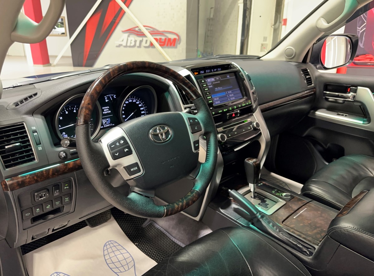 Toyota Land Cruiser 200 - фото 10