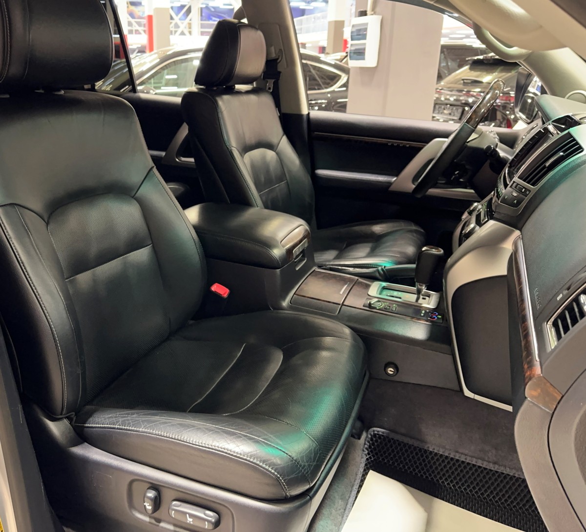 Toyota Land Cruiser 200 - фото 15