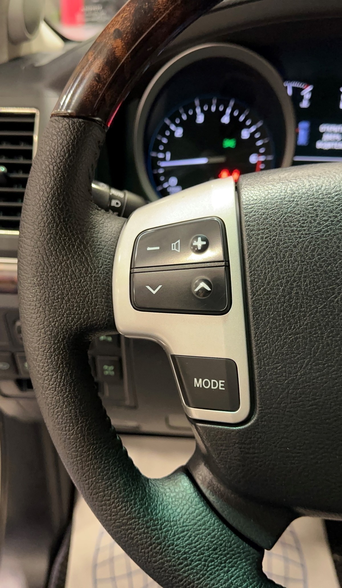 Toyota Land Cruiser 200 - фото 21