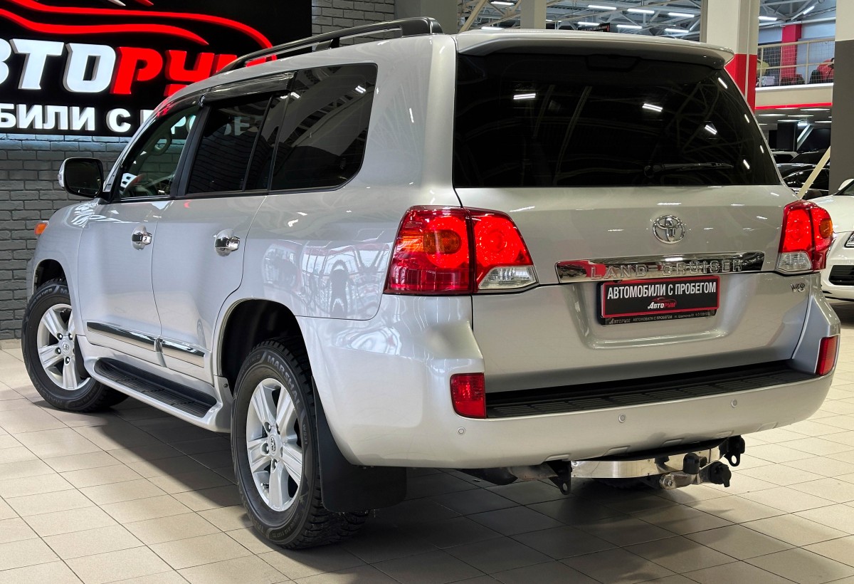 Toyota Land Cruiser 200 - фото 7