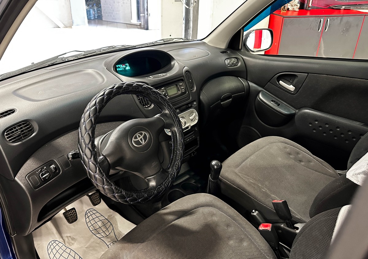 Toyota Yaris Verso - фото 8