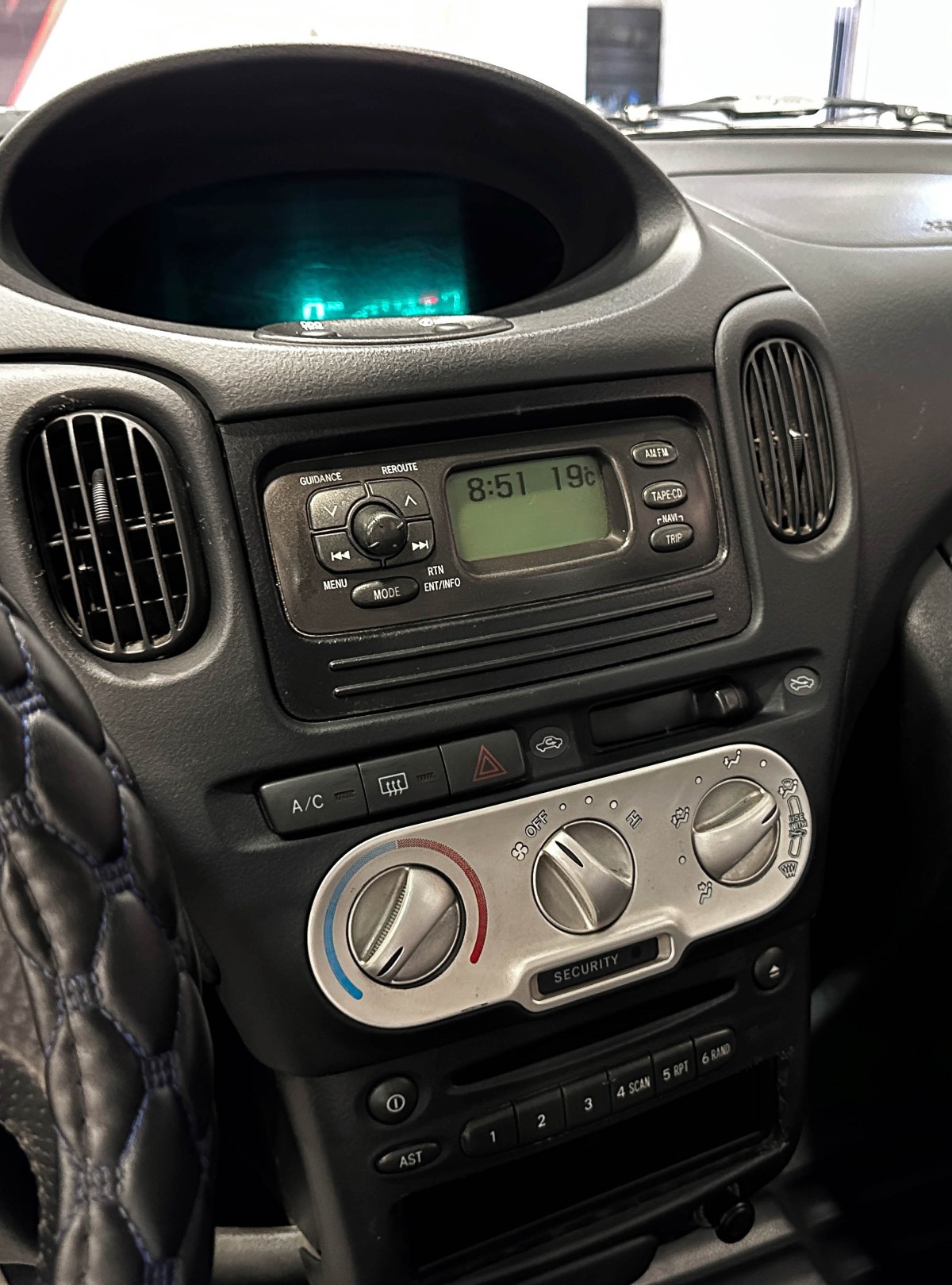 Toyota Yaris Verso - фото 14