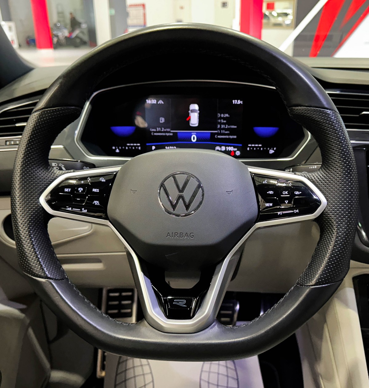 Volkswagen Tiguan - фото 29