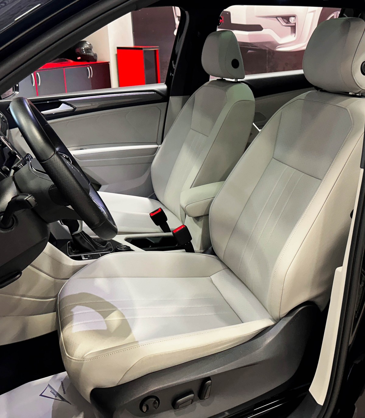 Volkswagen Tiguan - фото 11