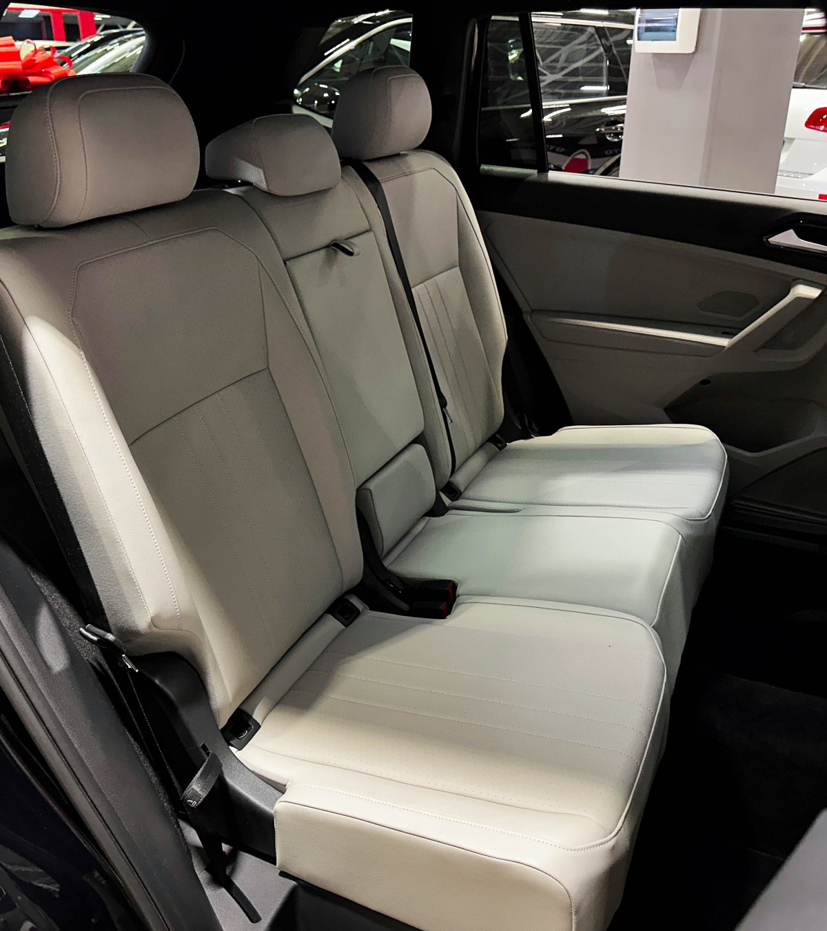 Volkswagen Tiguan - фото 14