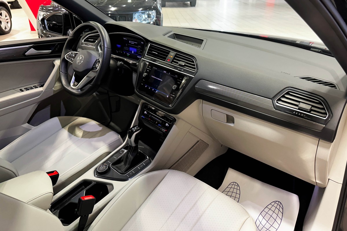 Volkswagen Tiguan - фото 16