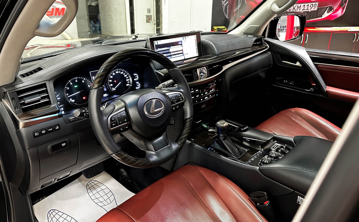 Lexus LX 570 - фото 11