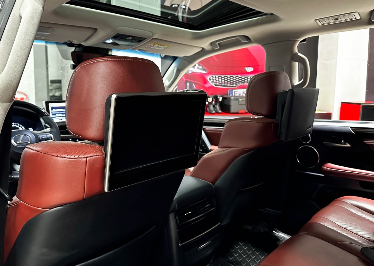 Lexus LX 570 - фото 12