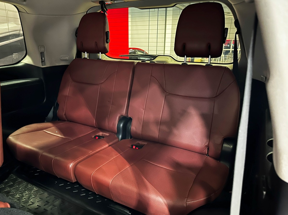 Lexus LX 570 - фото 16