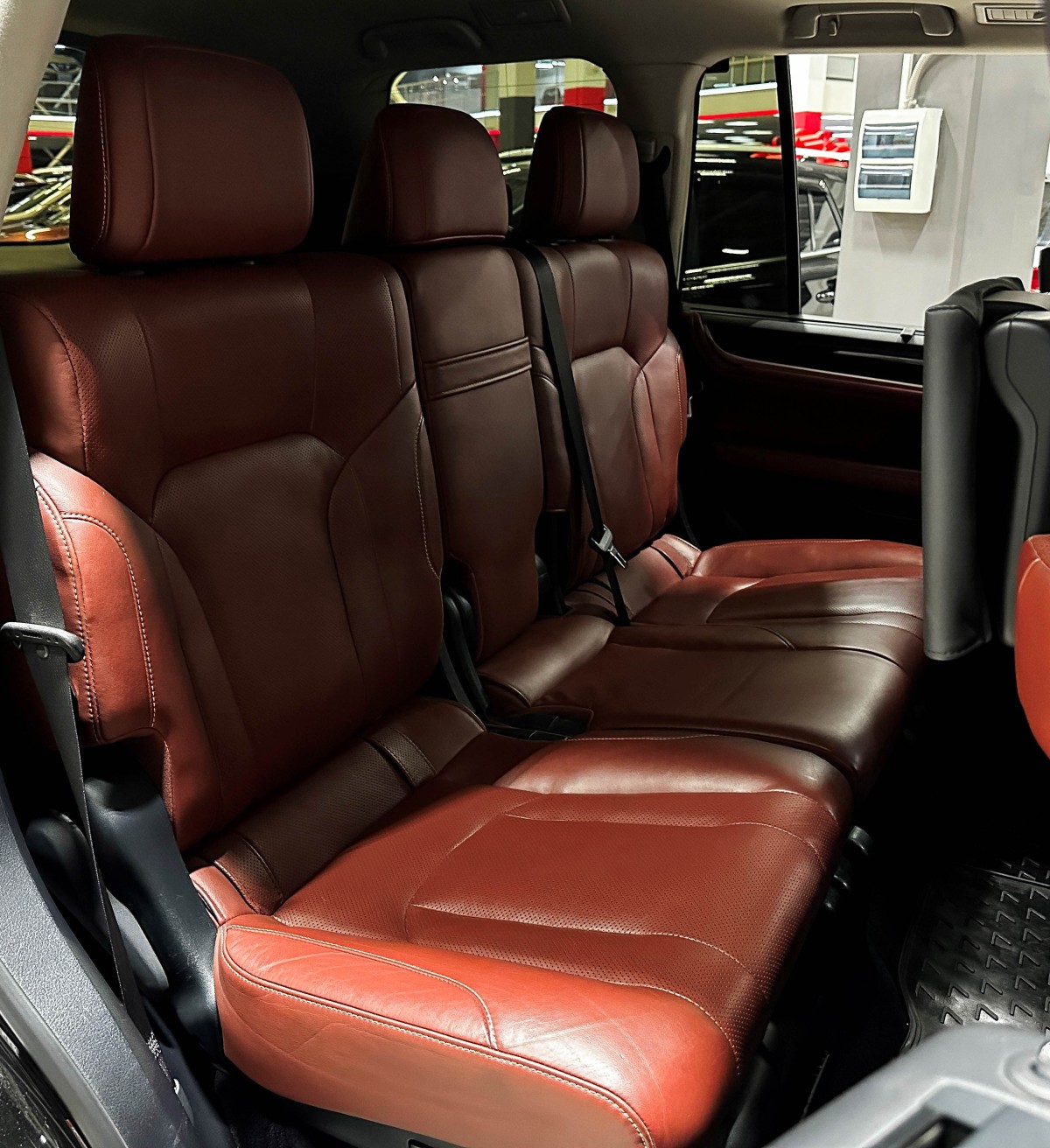 Lexus LX 570 - фото 17