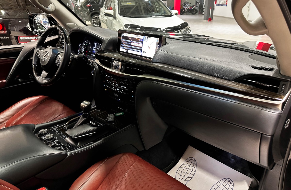 Lexus LX 570 - фото 19