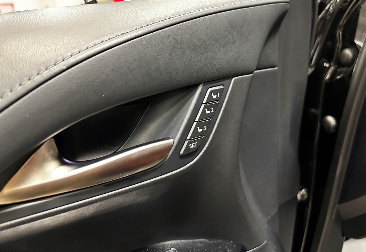 Lexus LX 570 - фото 21