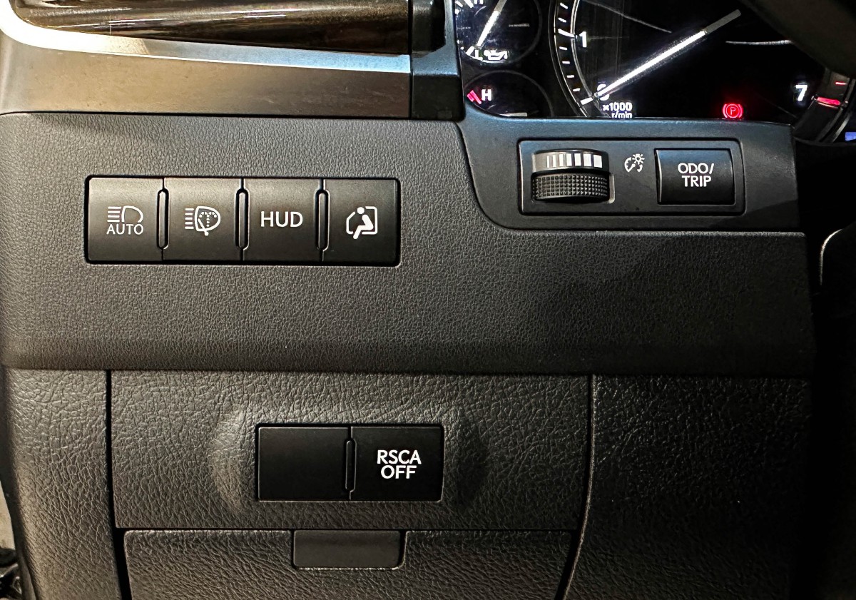 Lexus LX 570 - фото 24