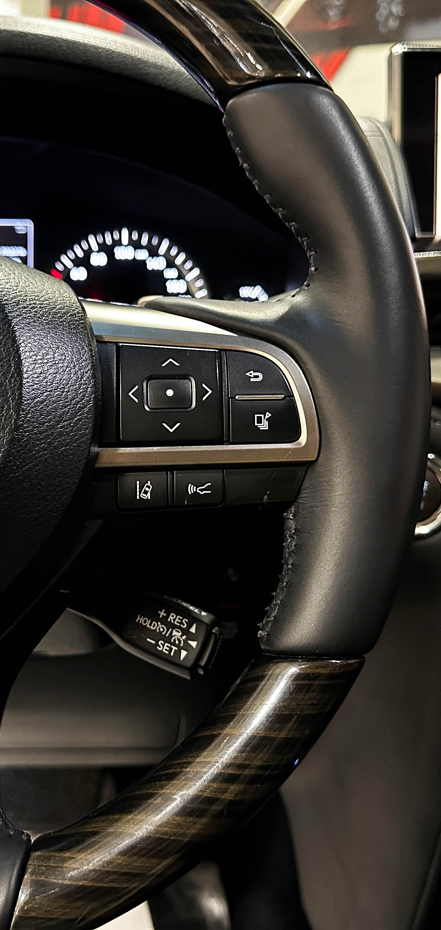 Lexus LX 570 - фото 26