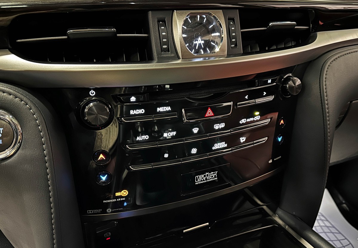 Lexus LX 570 - фото 31