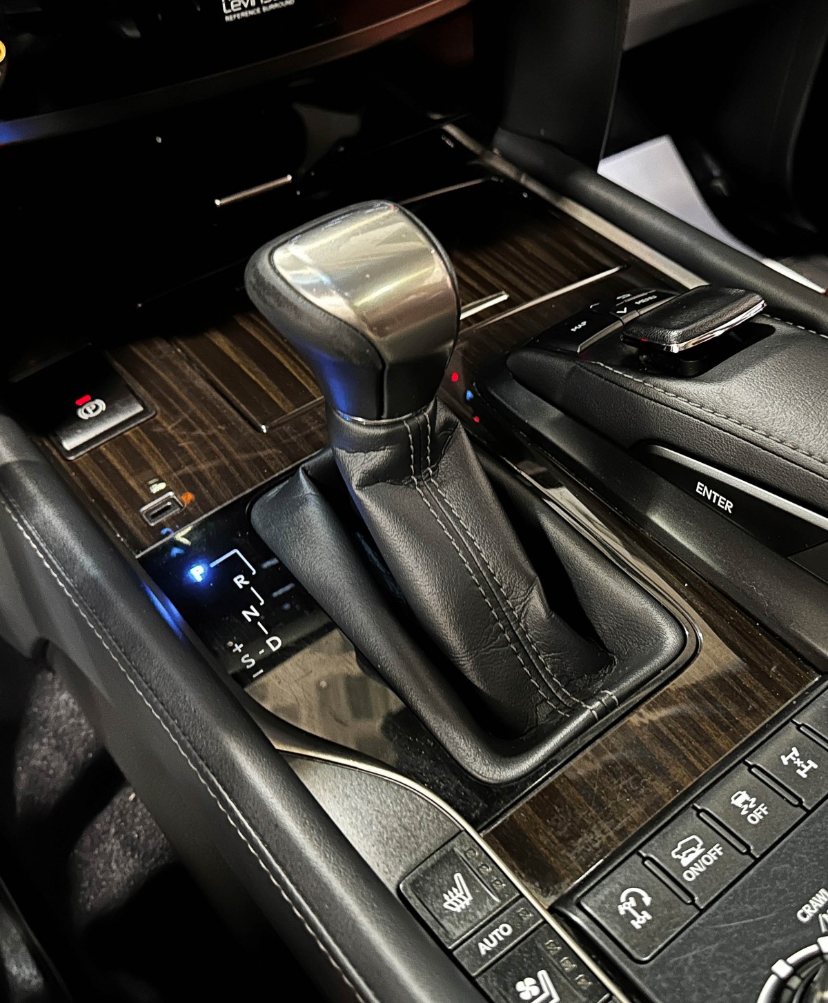 Lexus LX 570 - фото 32