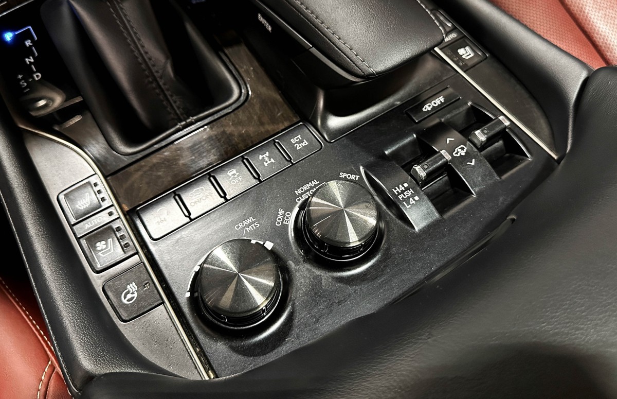 Lexus LX 570 - фото 33