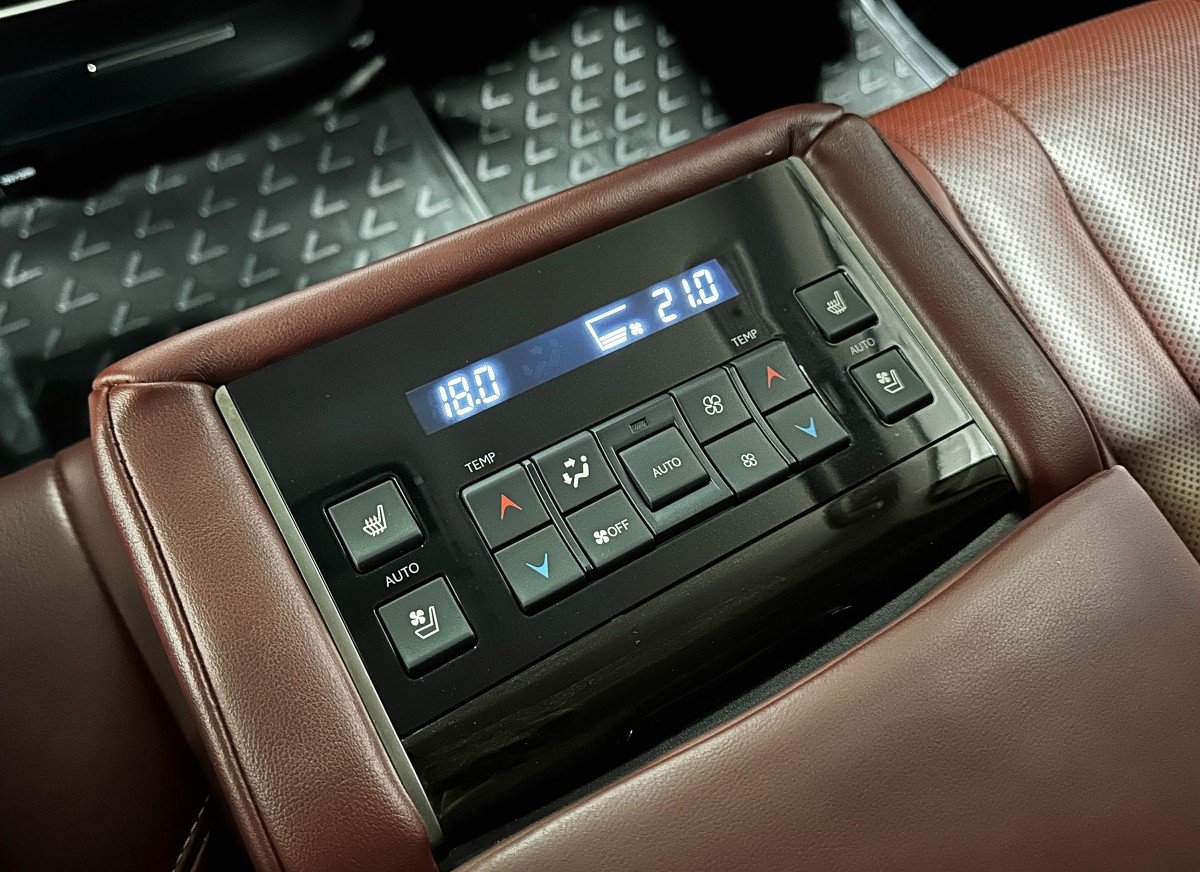 Lexus LX 570 - фото 35