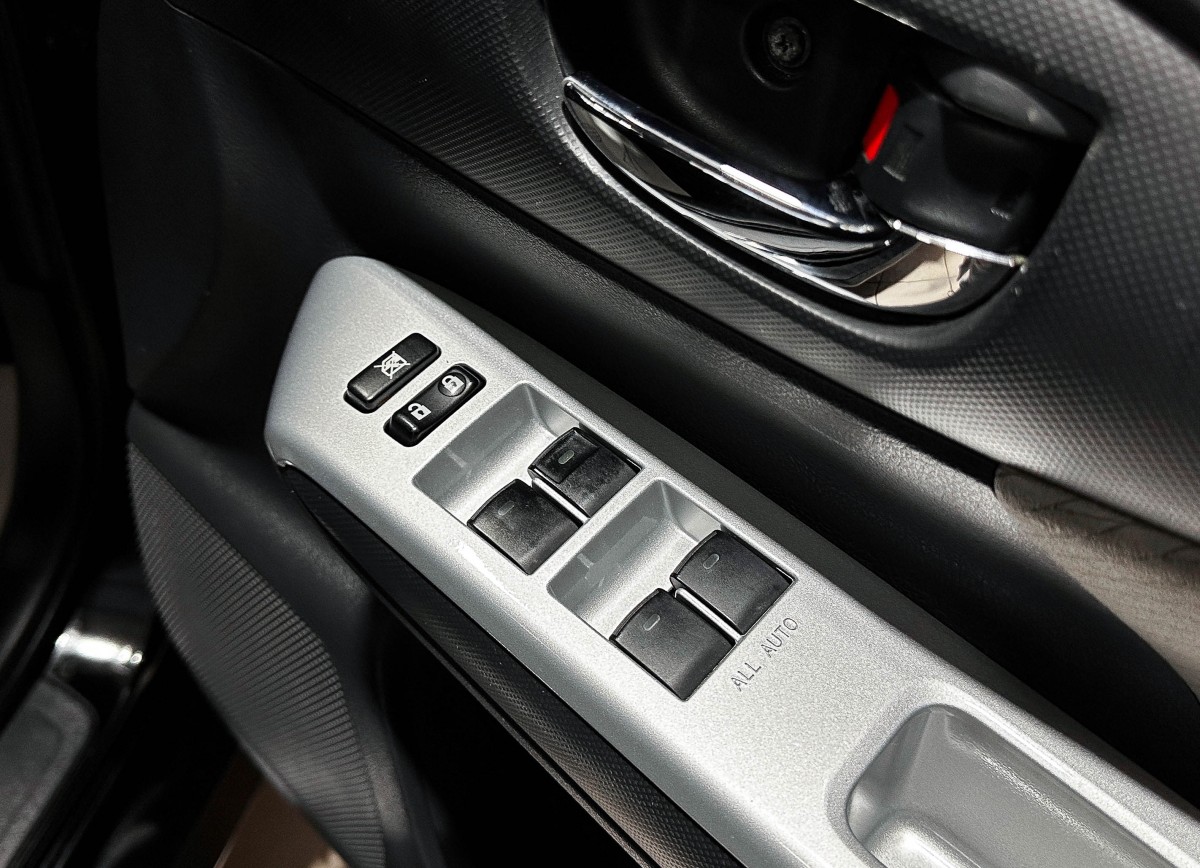 Toyota Wish - фото 16