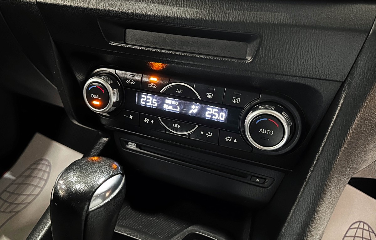 Mazda Axela - фото 25