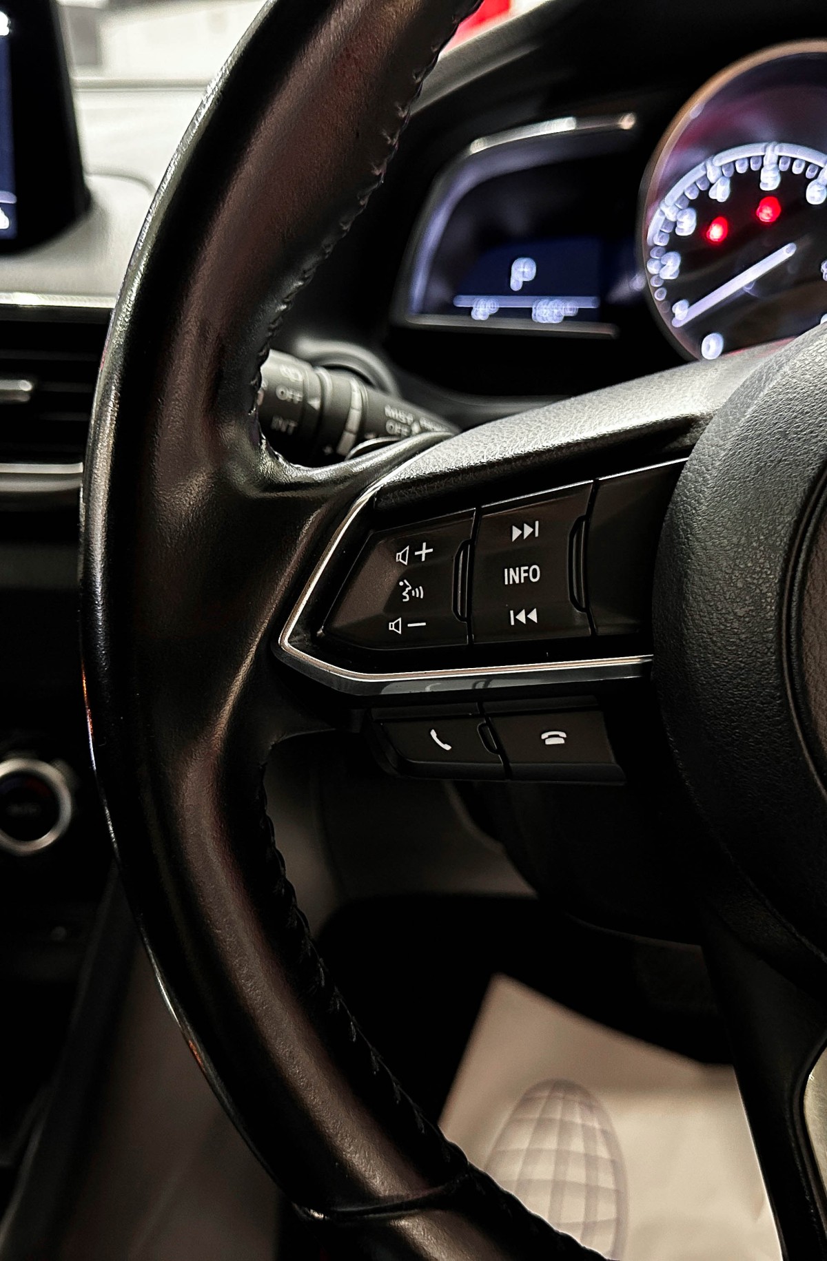 Mazda Axela - фото 21