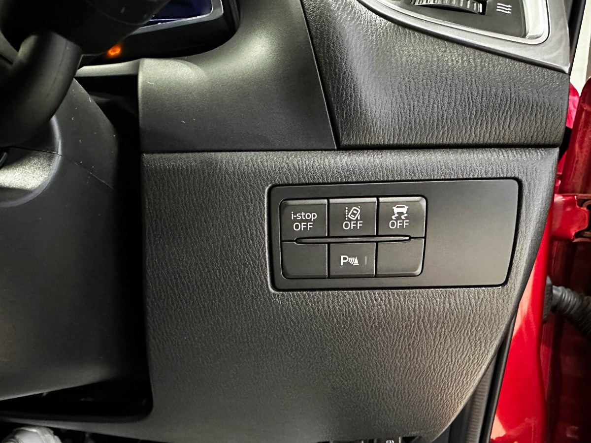 Mazda Axela - фото 18