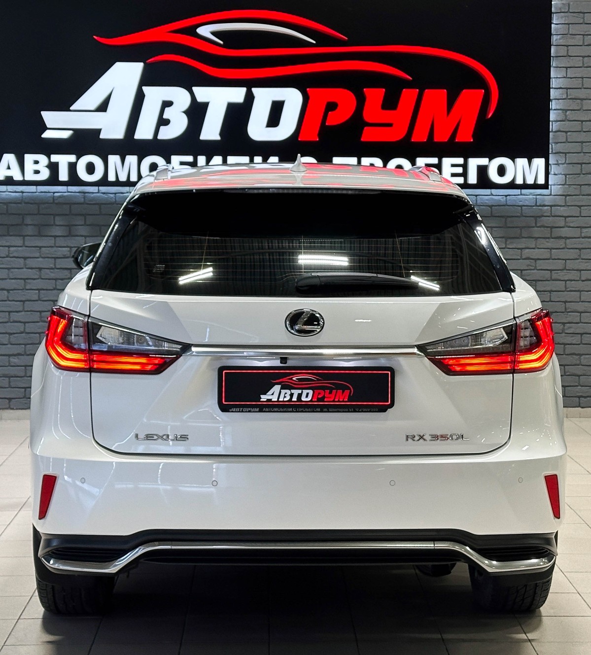 Lexus RX350L - фото 6