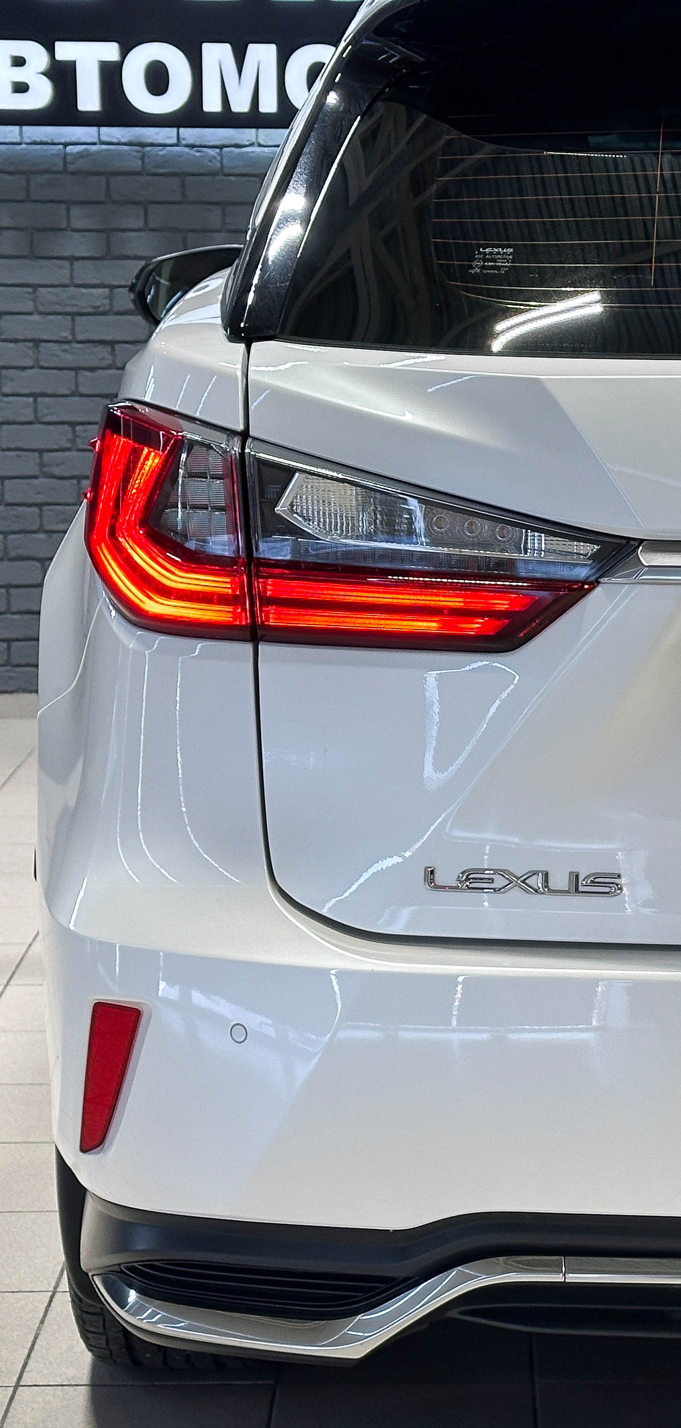 Lexus RX350L - фото 8