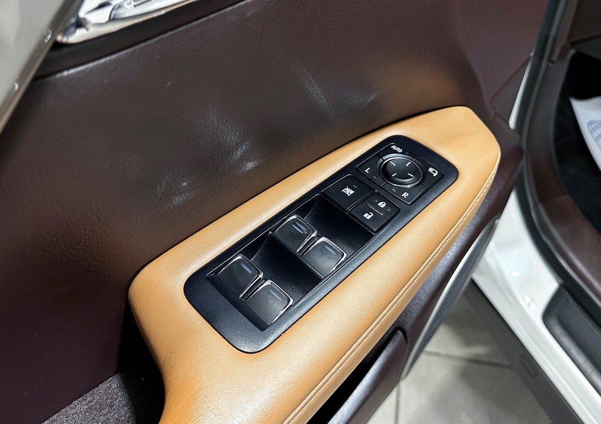 Lexus RX350L - фото 19