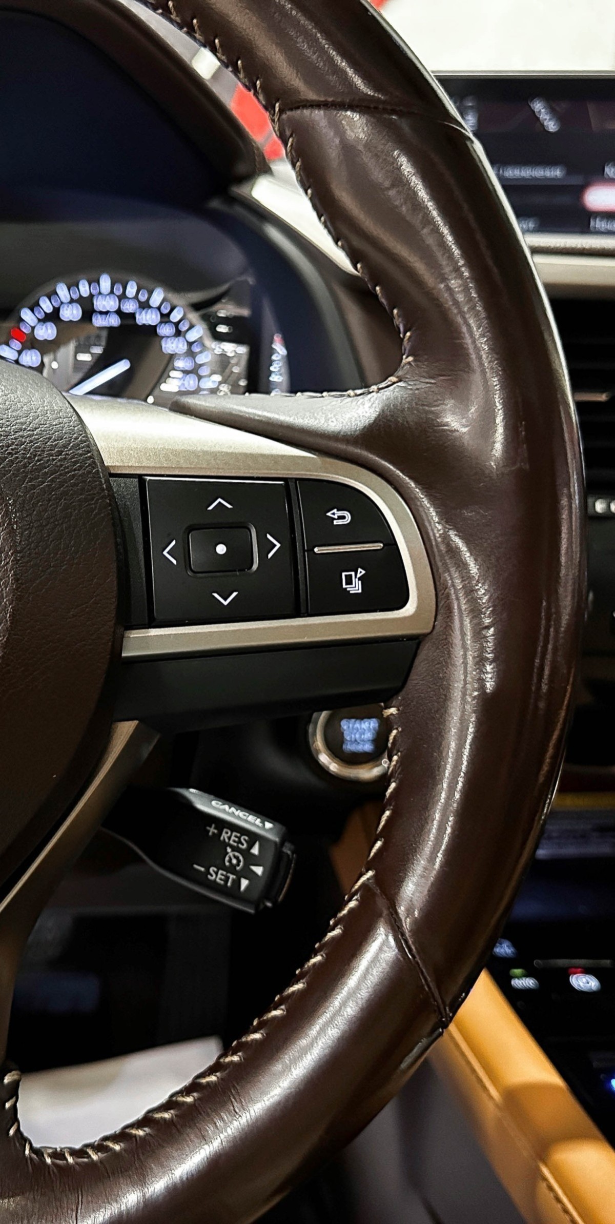 Lexus RX350L - фото 24