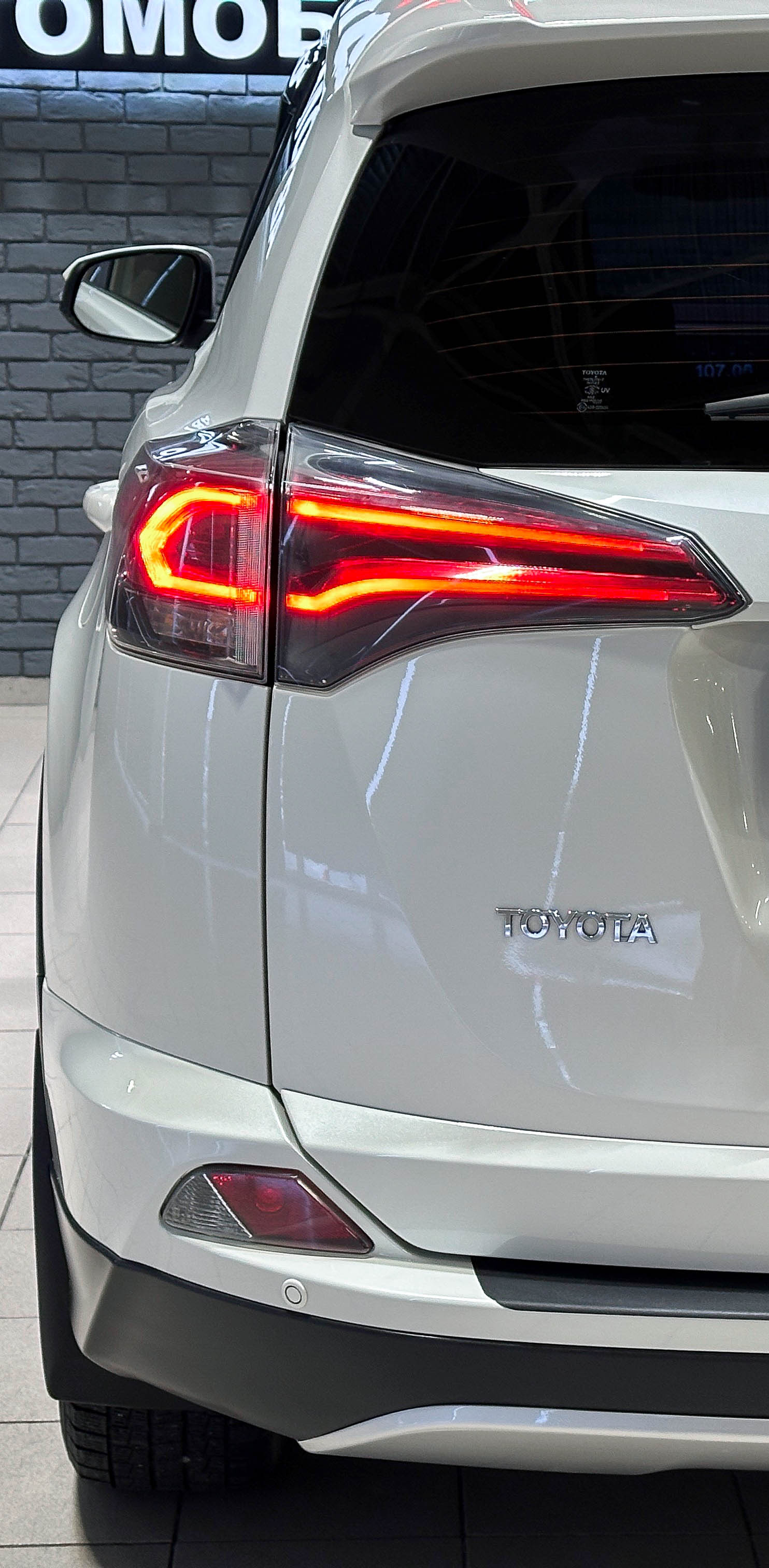 Toyota RAV4 - фото 8