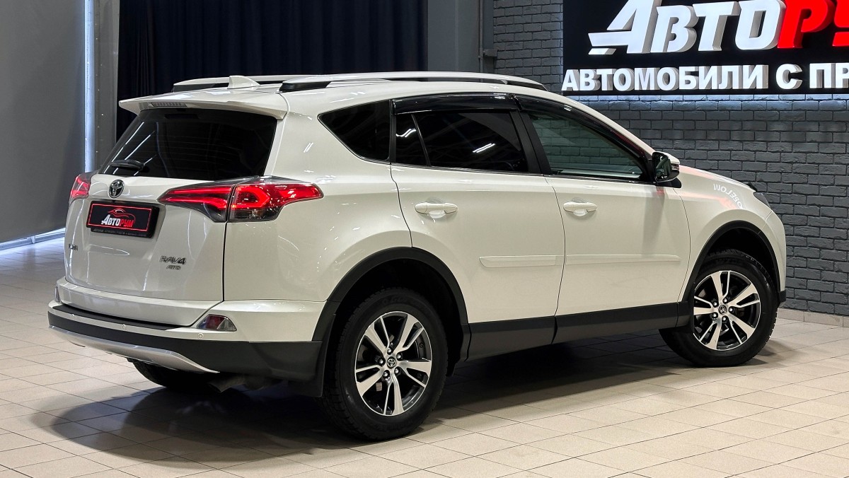 Toyota RAV4 - фото 5