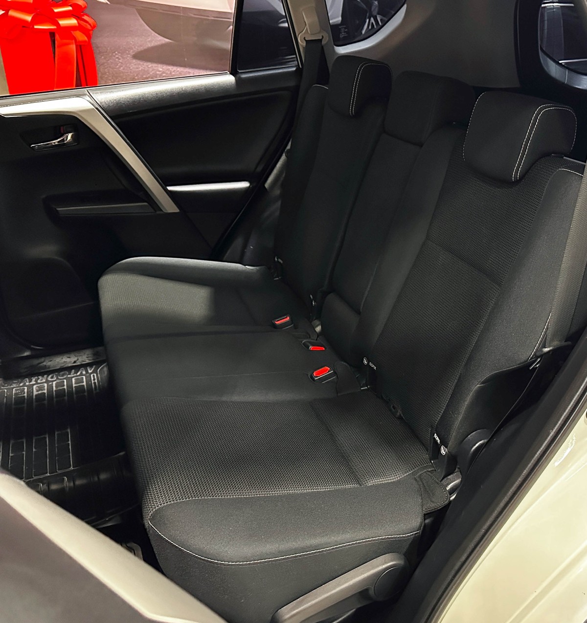 Toyota RAV4 - фото 13