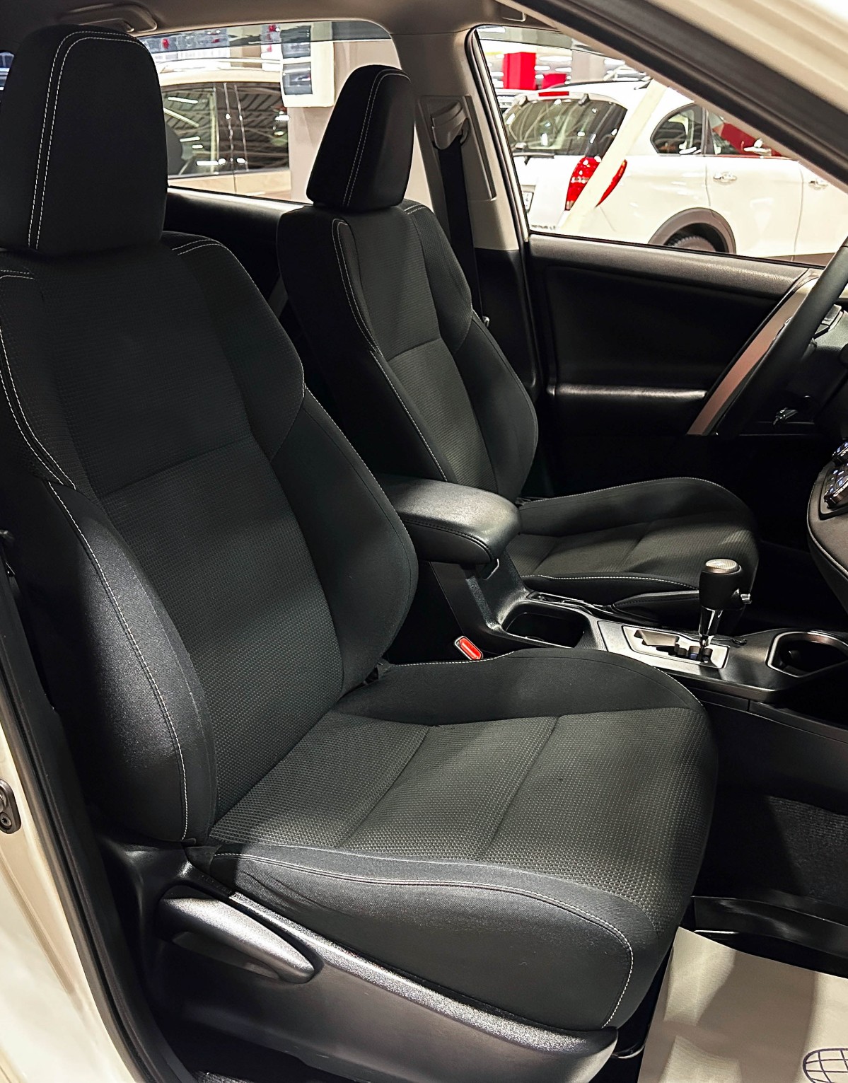 Toyota RAV4 - фото 16