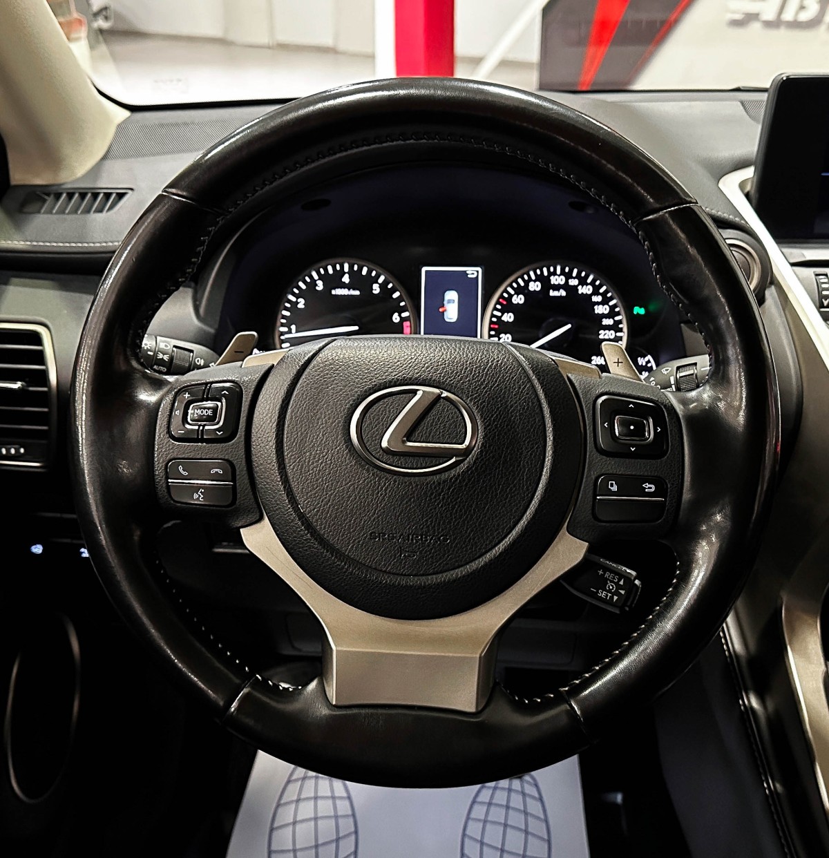Lexus NX200 - фото 30
