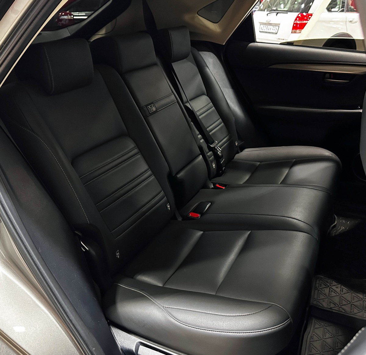 Lexus NX200 - фото 16