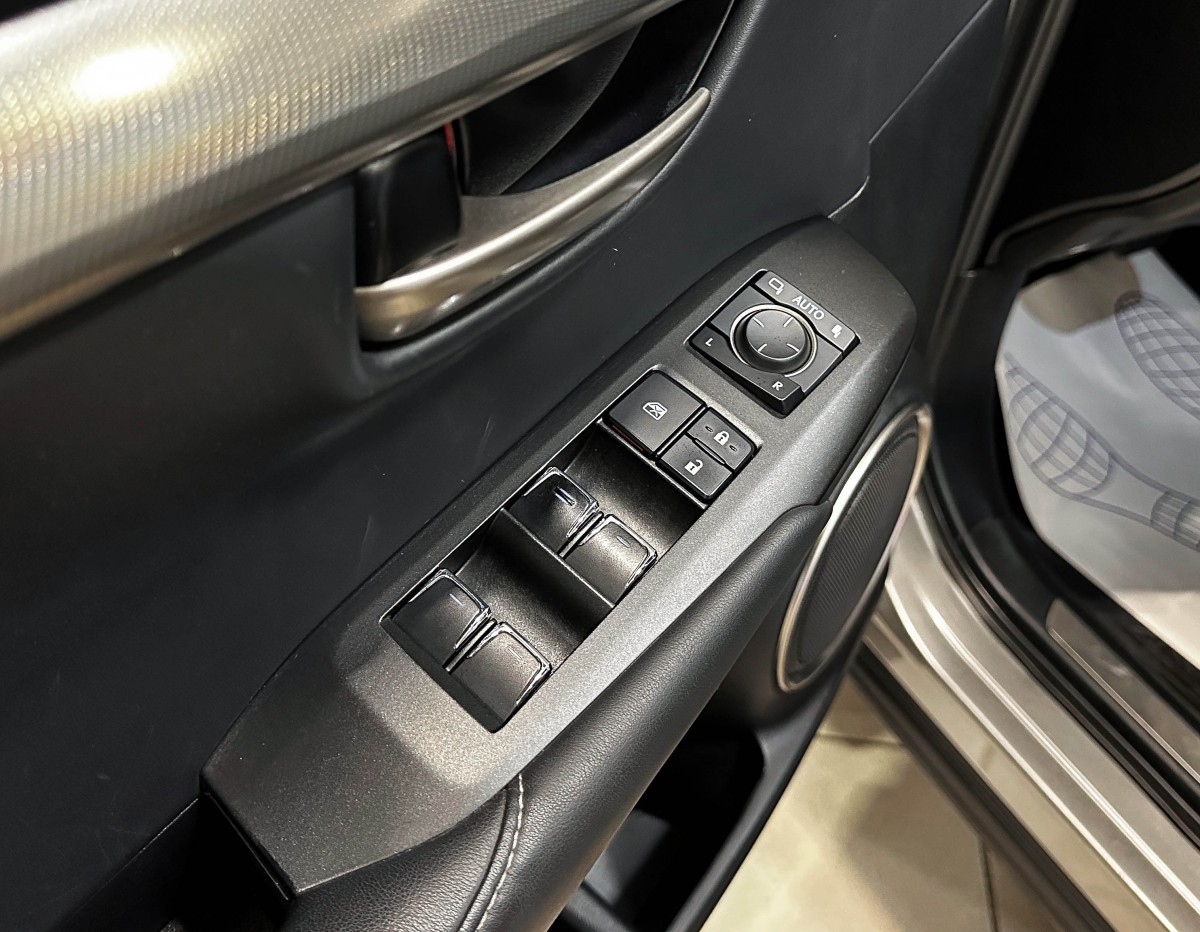 Lexus NX200 - фото 19