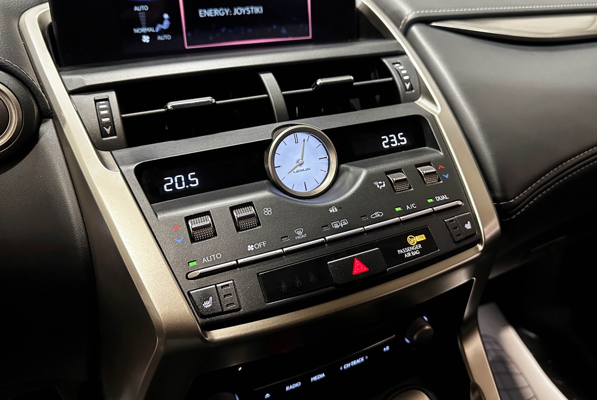 Lexus NX200 - фото 28