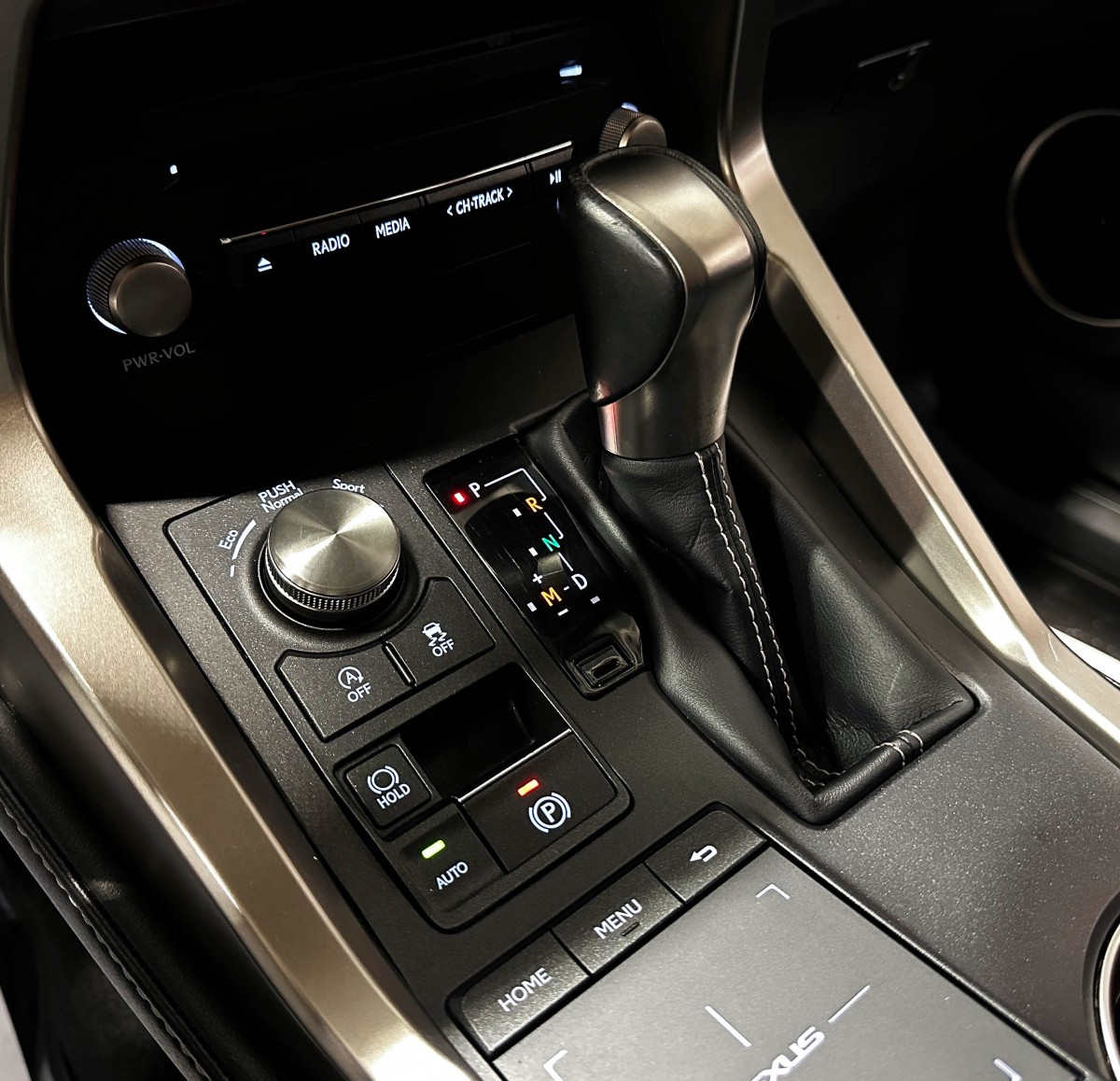 Lexus NX200 - фото 29