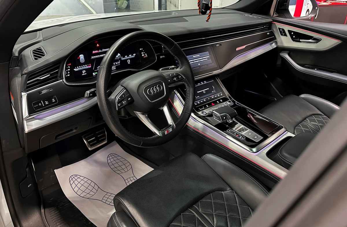 Audi Q8 - фото 12