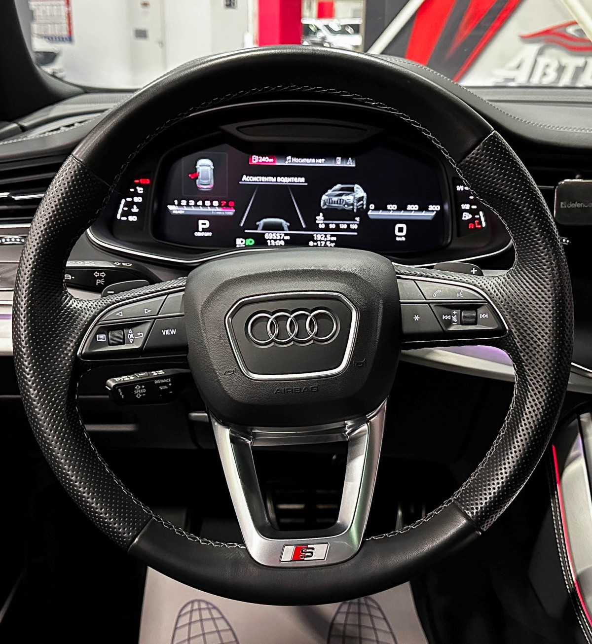 Audi Q8 - фото 38
