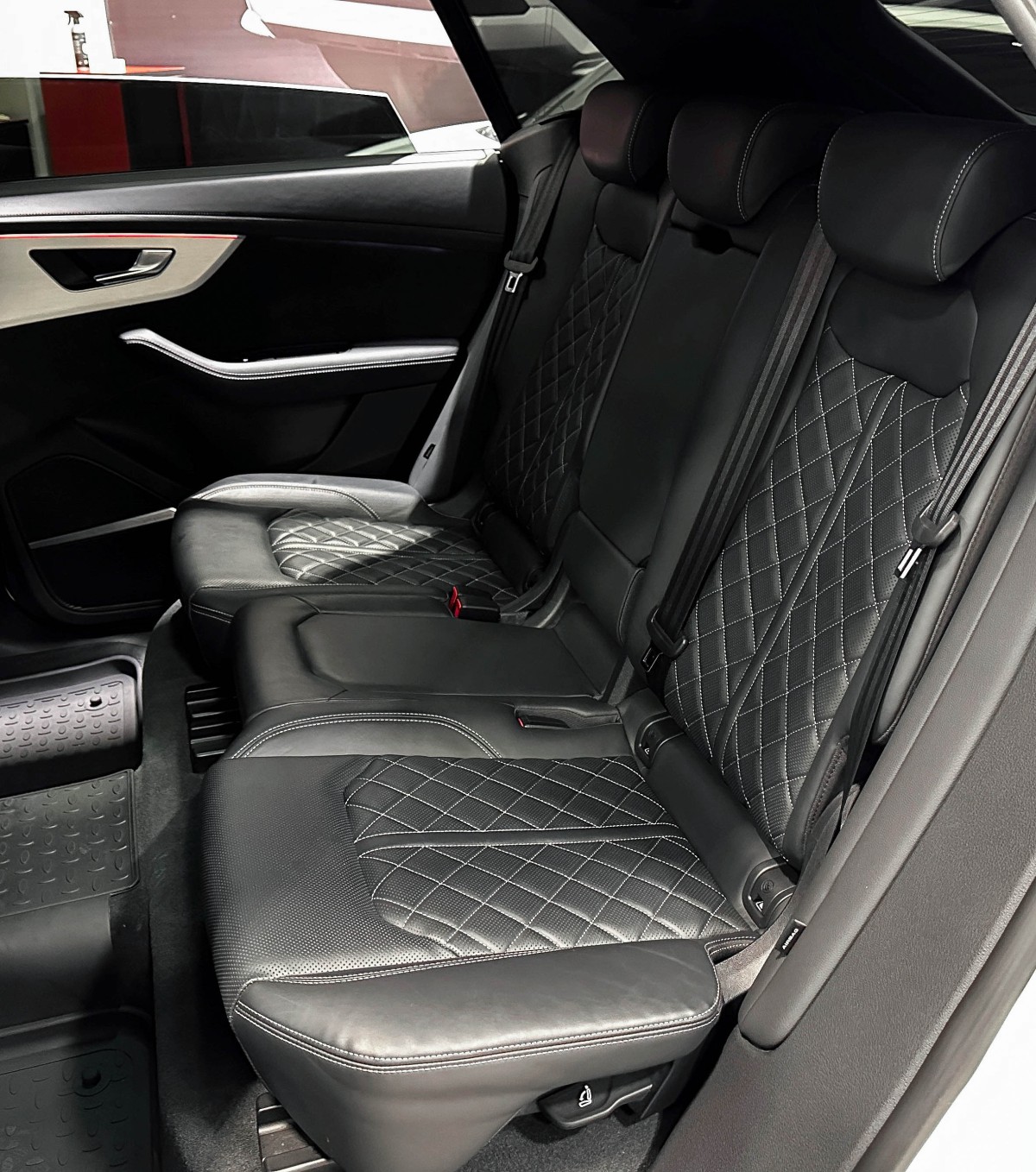 Audi Q8 - фото 14