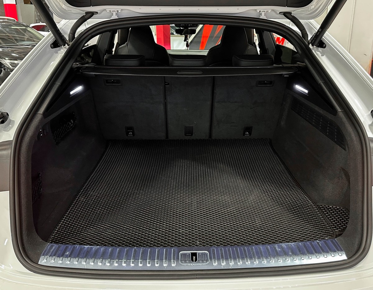 Audi Q8 - фото 15