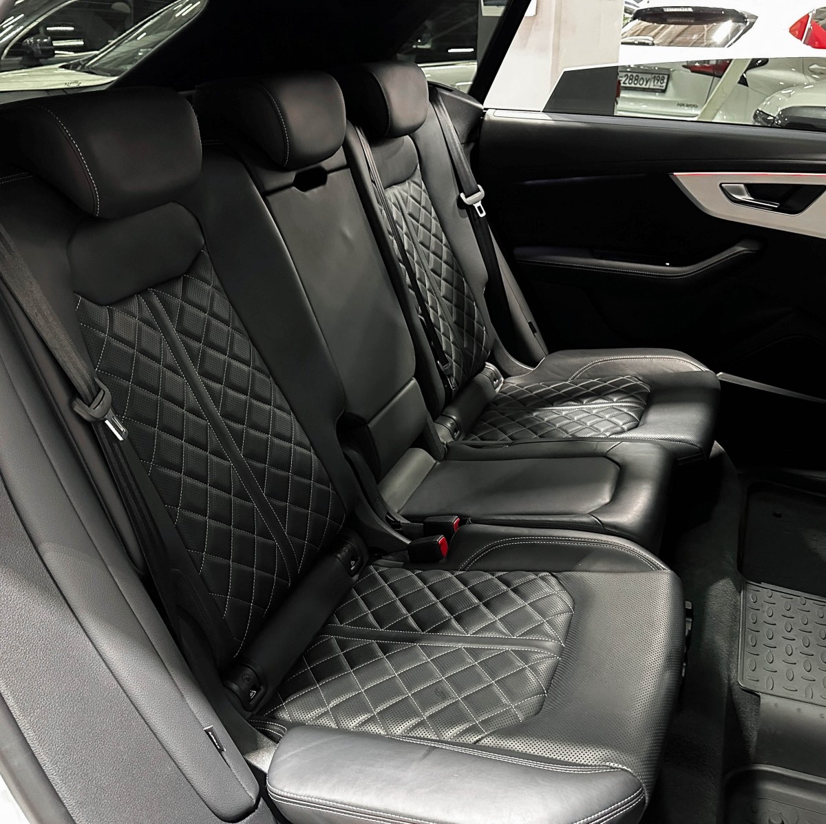 Audi Q8 - фото 16