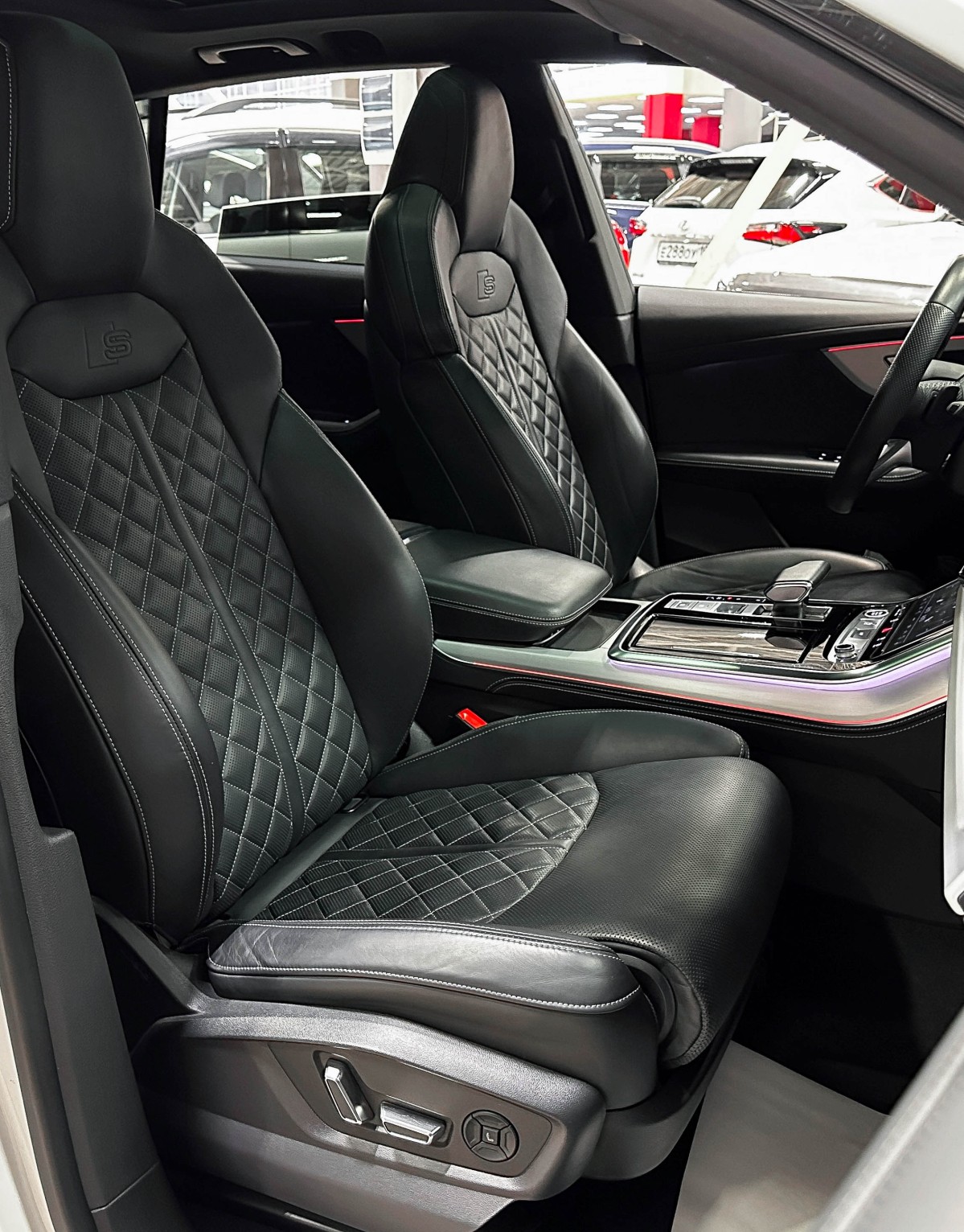 Audi Q8 - фото 17