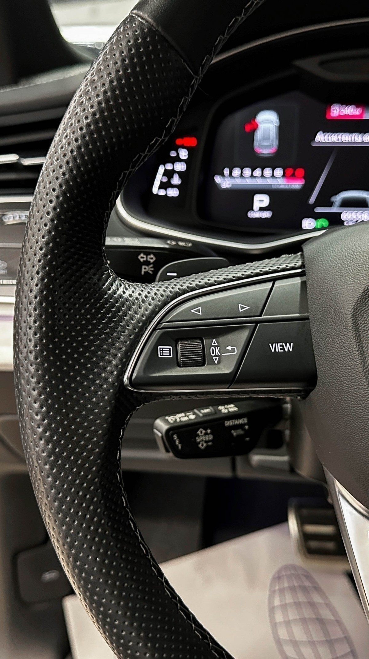 Audi Q8 - фото 24