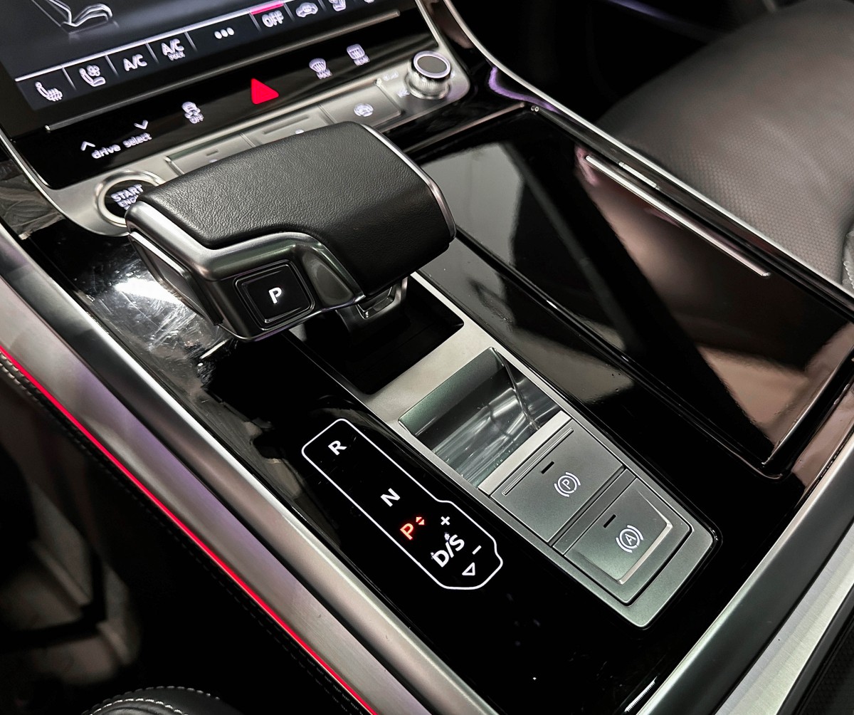 Audi Q8 - фото 30