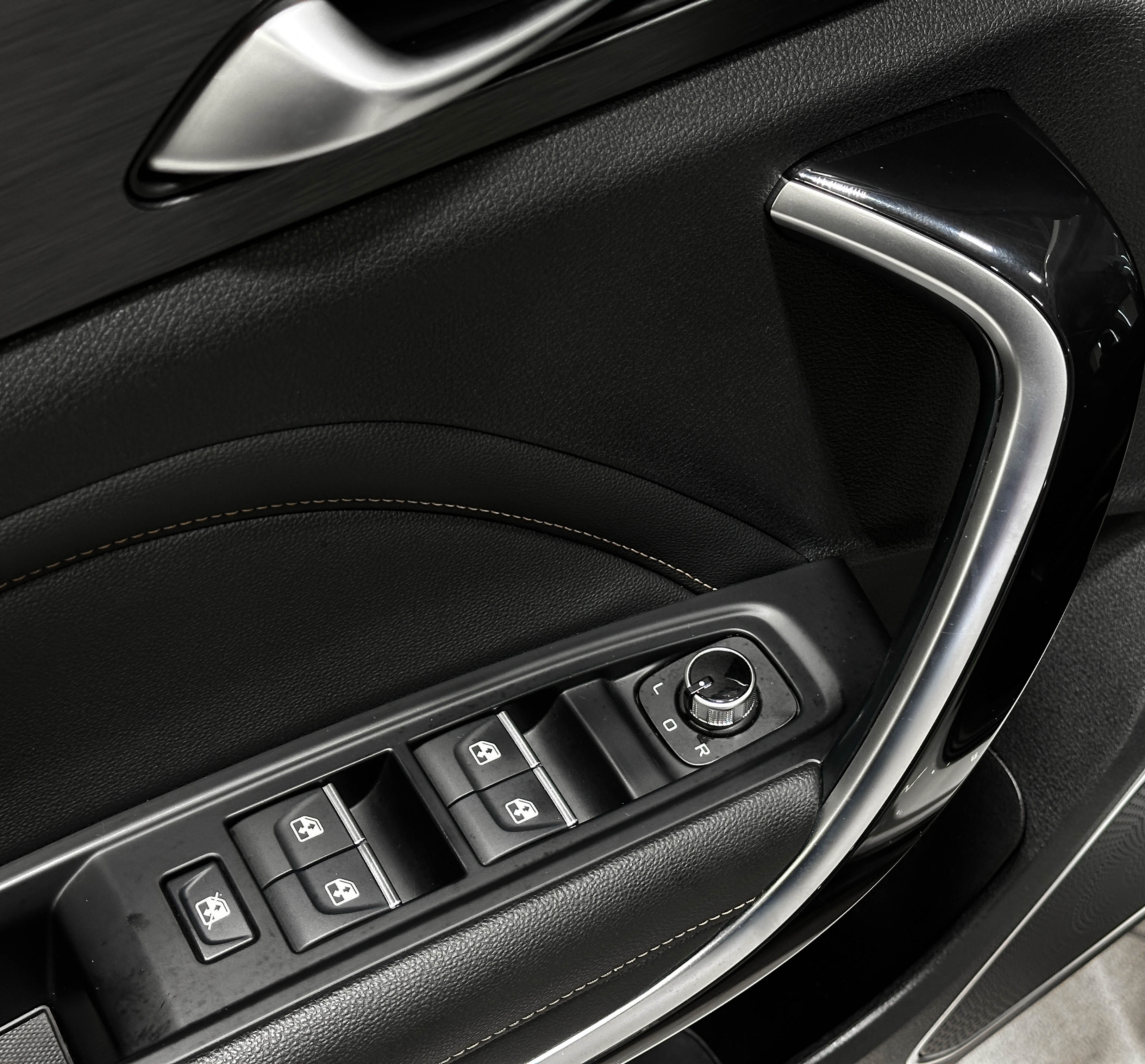 FAW Bestune T77 - фото 20