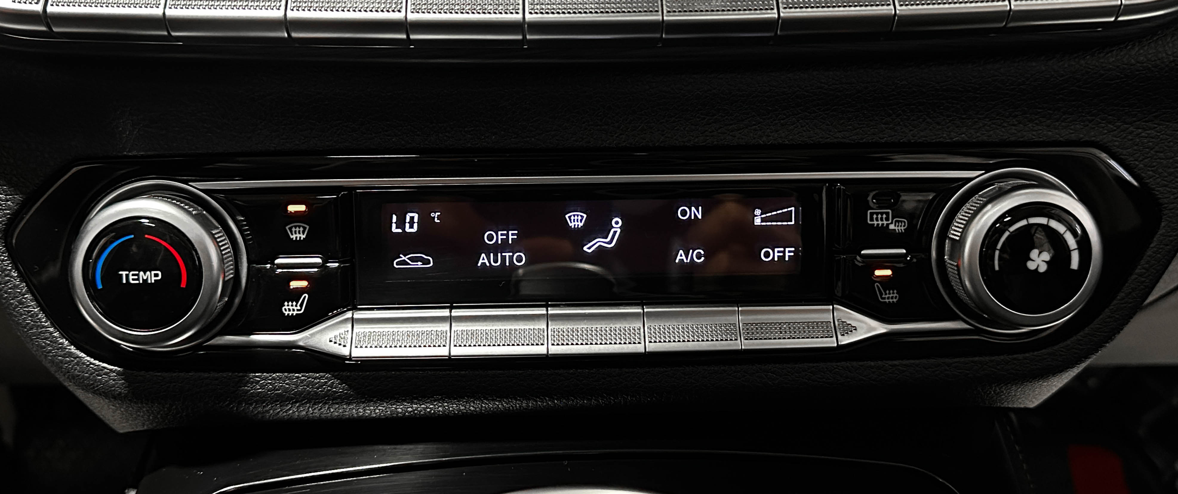 FAW Bestune T77 - фото 26