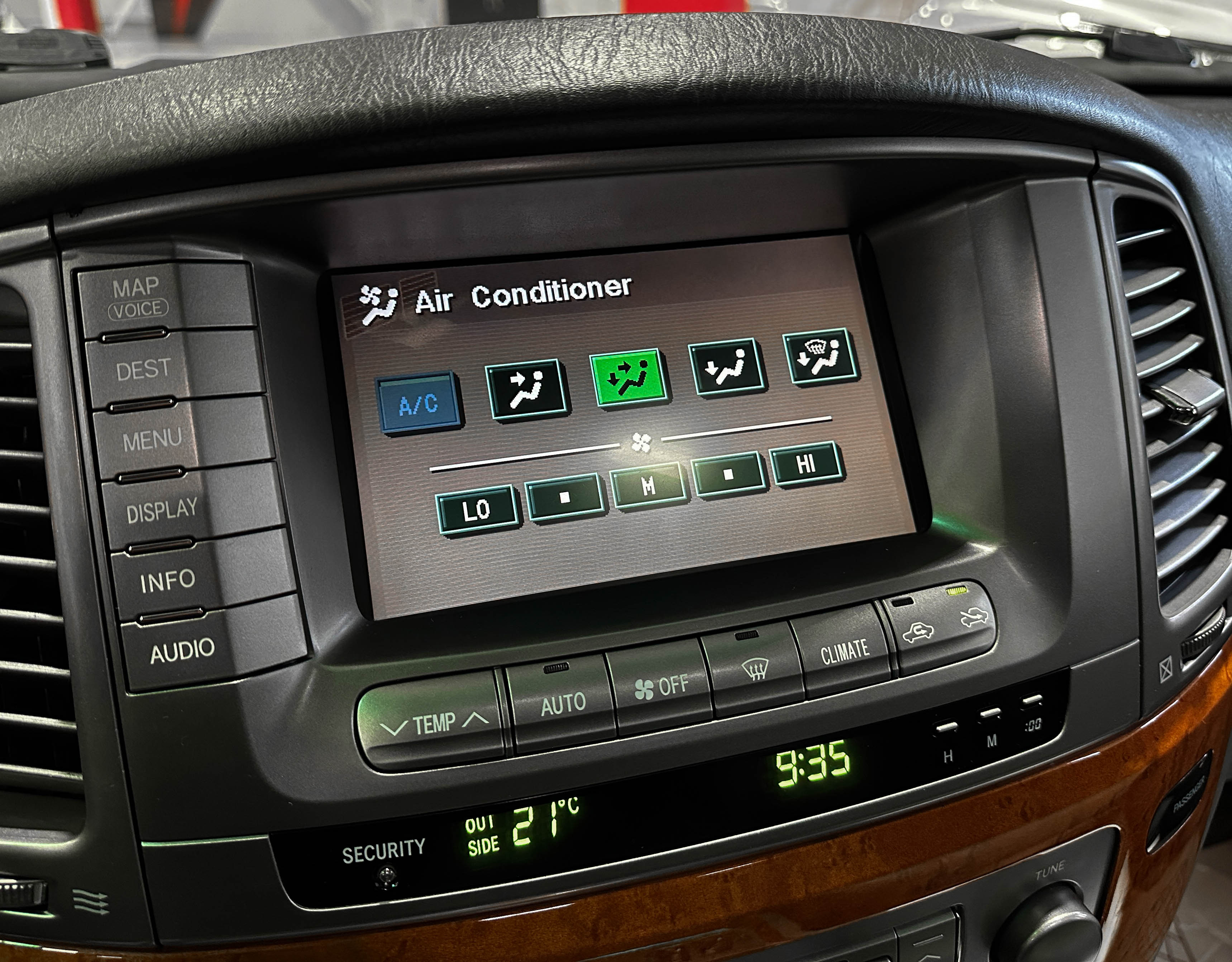 Lexus LX 470 - фото 28